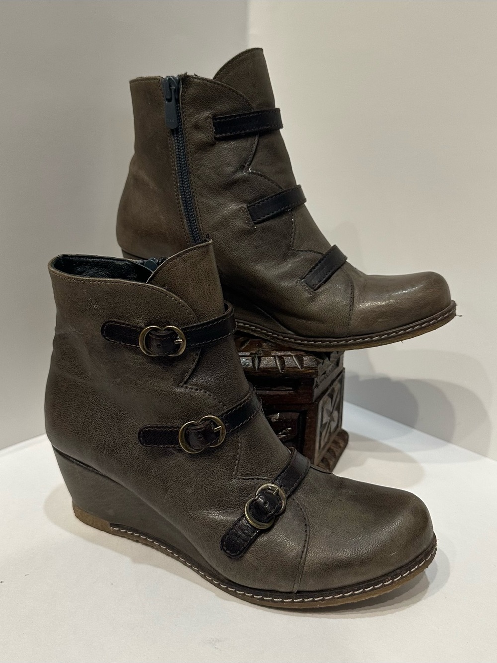 Eric Michael Web Brown Leather Zip Wedge Ankle Boots Womens Size 36 EU